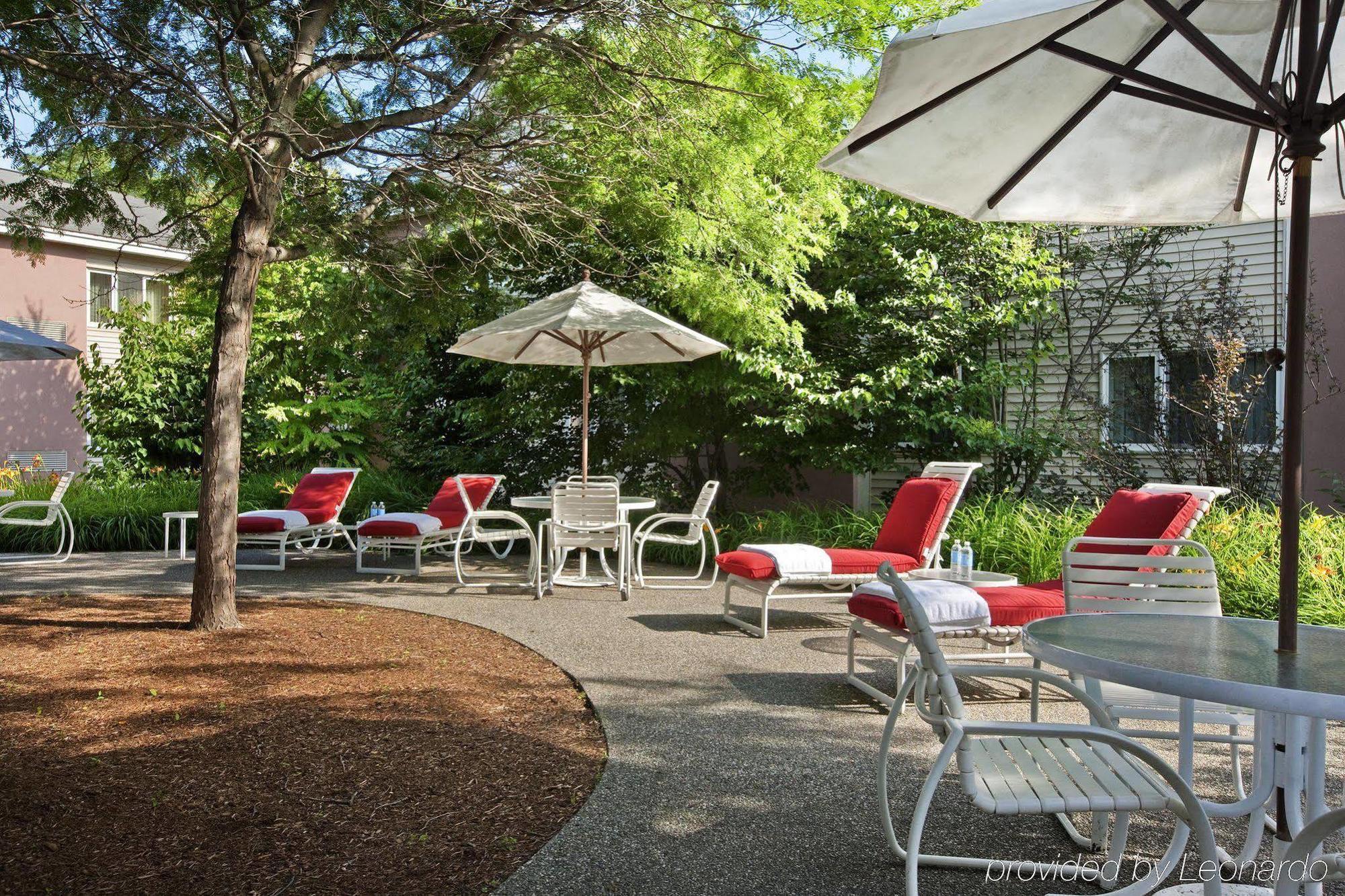 Delta Hotels By Marriott Burlington Exterior photo